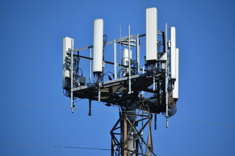 Więcej wież dla operatorów telefonii komórkowej