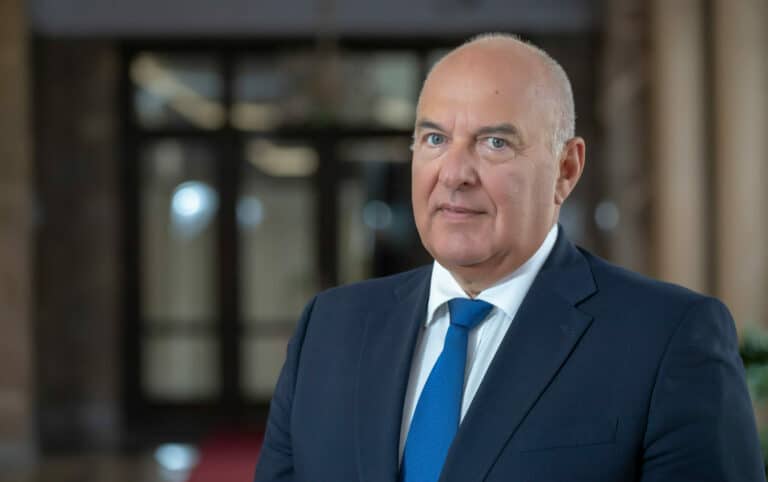 Minister zaskórniaków