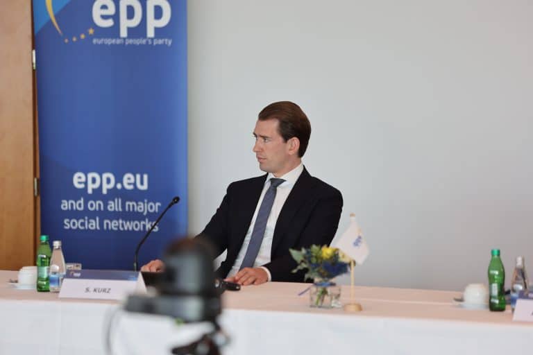 Niezatapialny Kurz