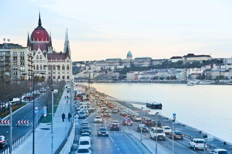 Węgry nie poprą sankcji Unii Europejskiej wobec Rosji, które uniemożliwiłyby import ropy i gazu