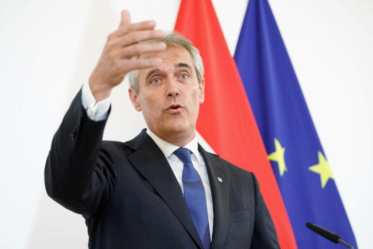 Rainer Seele. Kozioł ofiarny unijnych przyjaciół Putina