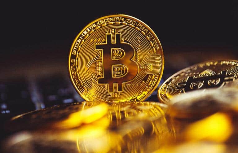 Świetny lipiec w wykonaniu Bitcoina. Jaka przyszłość czeka najsłynniejszą kryptowalutę świata?