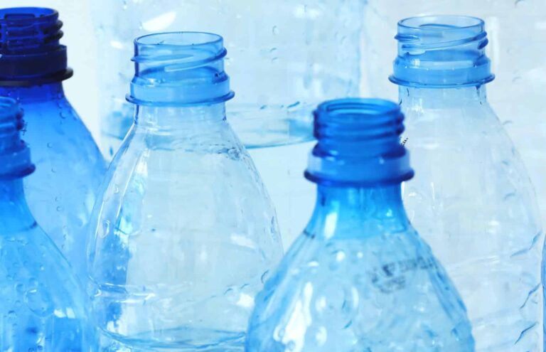 Kuraś: Pilnie potrzebny system kaucyjny na butelki plastikowe