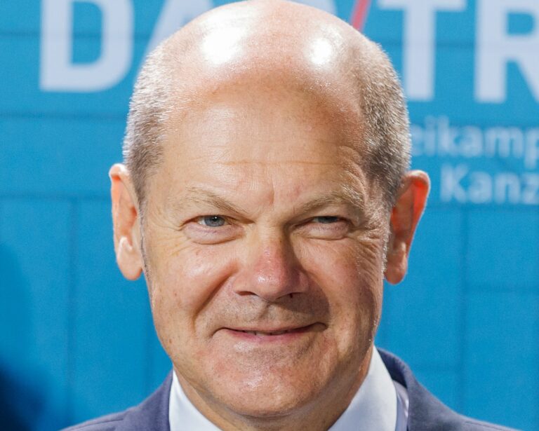 Operetkowy pucz. Scholz brzytwy się chwyta