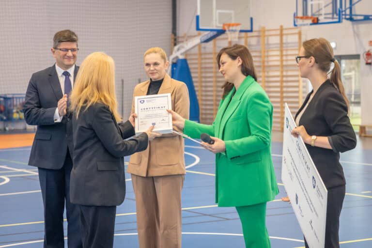 Wręczono certyfikaty szkołom uczestniczącym w programie „Wspierająca szkoła”