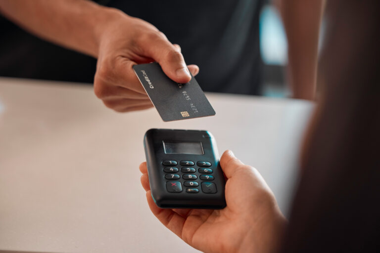 Samoobsługowe raty wygodnym finansowaniem dla konsumentów i retailerów
