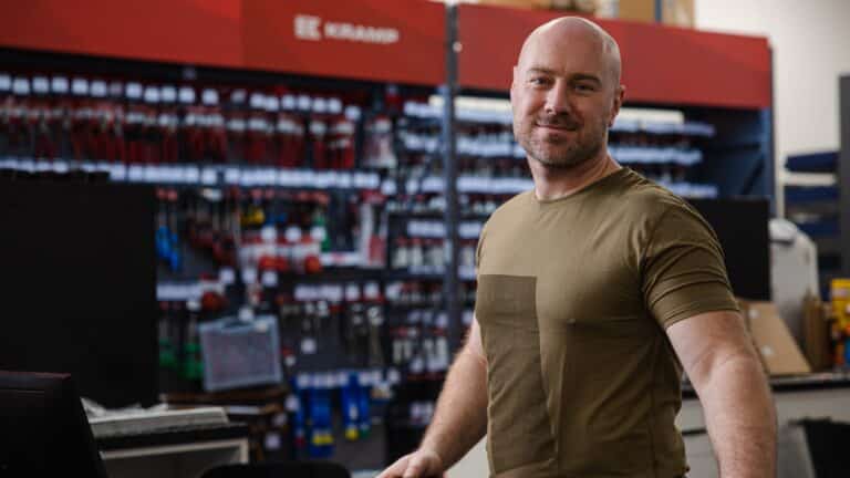 Przejście z etatu na własny biznes w branży rolniczej – historia właściciela sklepu Powered by Kramp
