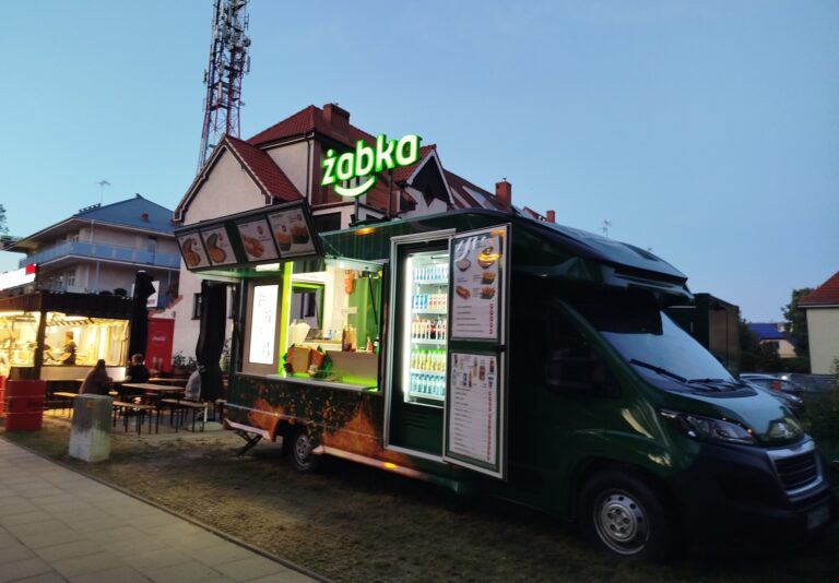 Znana sieć sklepów uruchamia pierwszego food trucka