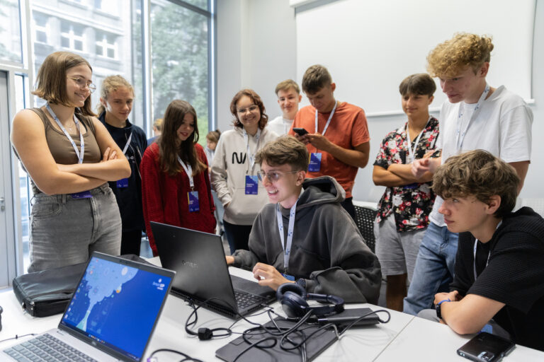 AI, robotyka i medycyna – wystartował wakacyjny obóz naukowy