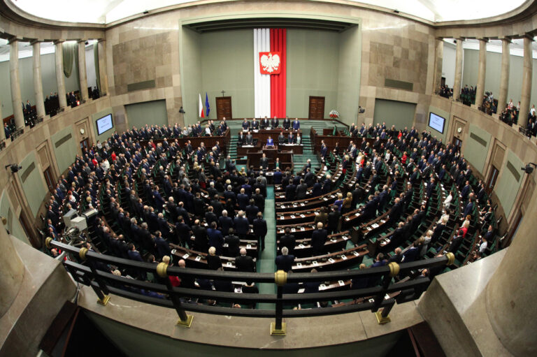 Półmetek kadencji: zwycięzcy i przegrani polskiej sceny politycznej