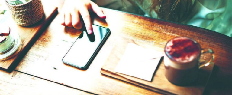 Cyfrowa komunikacja a tradycyjna korespondencja na papierze