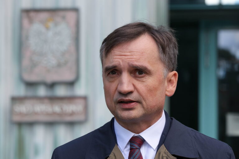 Azyl polityczny w Europie: mechanizm ochrony czy narzędzie ucieczki?