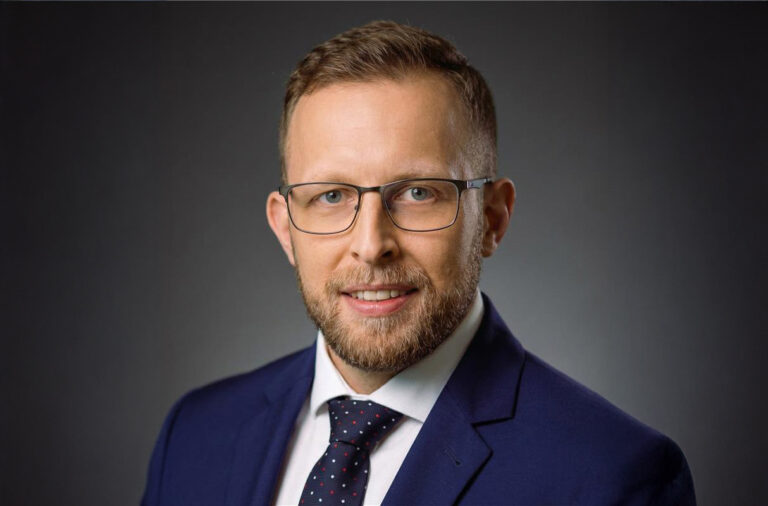 Jak skutecznie przeprowadzić transformację cyfrową w dużej organizacji