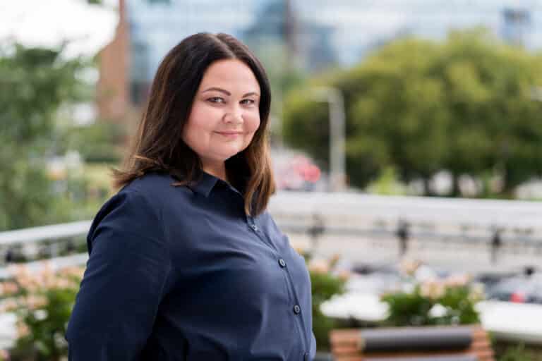 Praca zabiera Polakom czas na zdrowie. Healthy Hours pokazuje, jak firmy mogą to zmienić